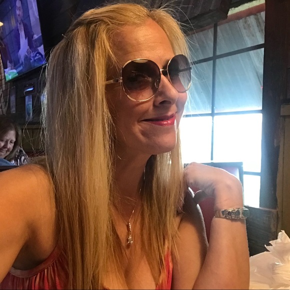 Meet your Posher, Kristin - Picture 1 of 1